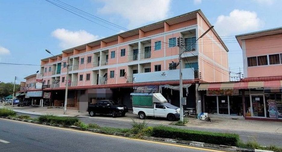 For sale 1 bed retail Space in Ban Bueng, Chonburi