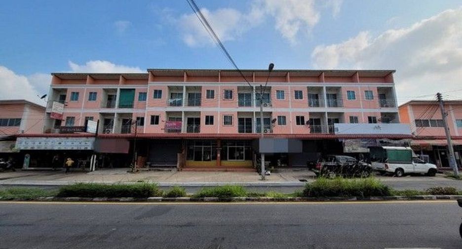 For sale 1 bed retail Space in Ban Bueng, Chonburi