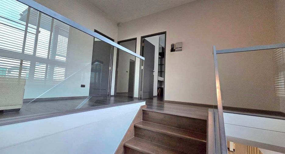 Casa en alquiler de 3 habitaciones en Bang Phli, Samut Prakan