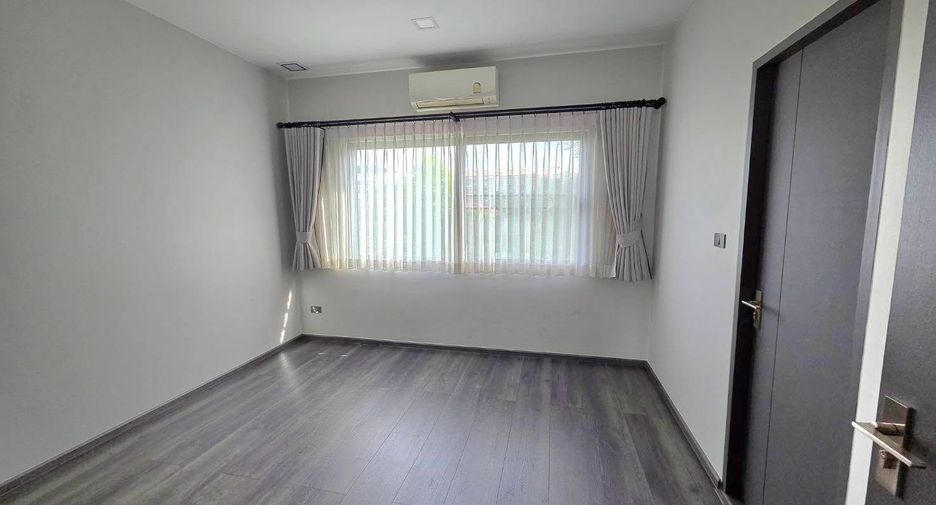 Casa en alquiler de 3 habitaciones en Bang Phli, Samut Prakan