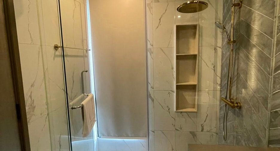 For rent そして for sale 3 ベッドルーム condo in Khlong Toei, Bangkok