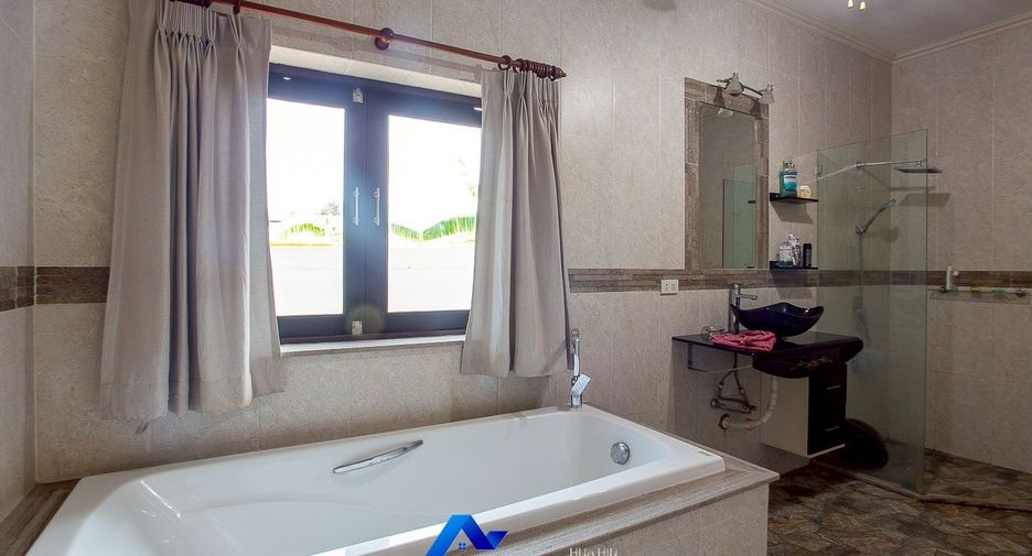 For sale 3 bedrooms villa in Hua Hin, Prachuap Khiri Khan