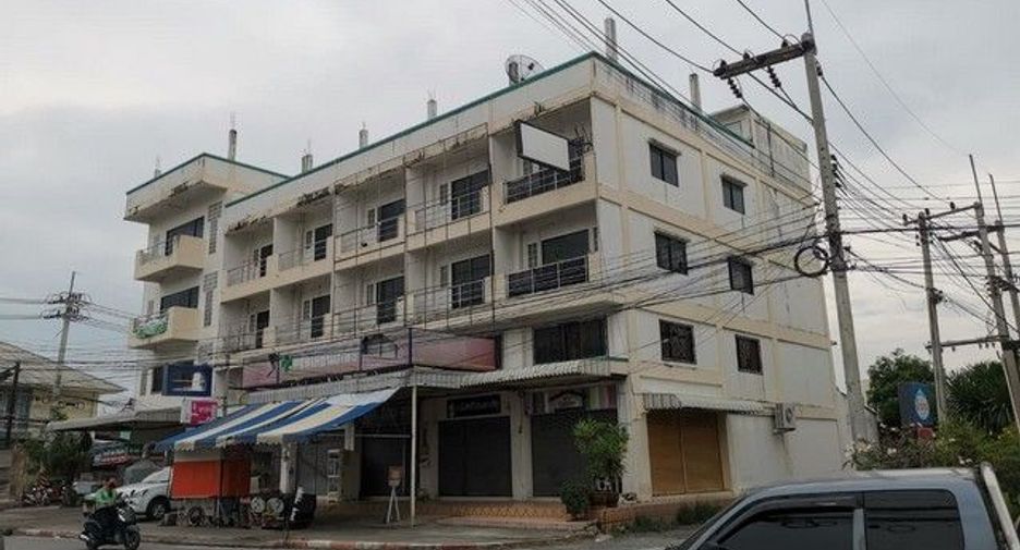 For sale 3 ベッドルーム retail Space in Ban Bueng, Chonburi
