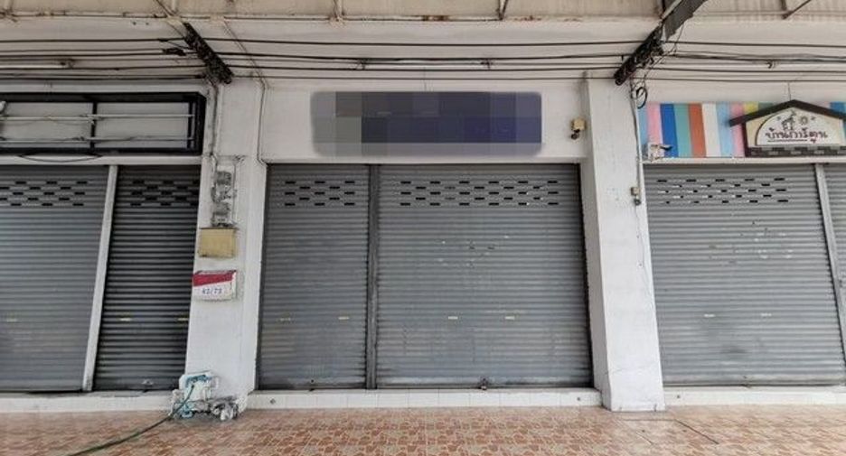 For sale 3 ベッドルーム retail Space in Ban Bueng, Chonburi