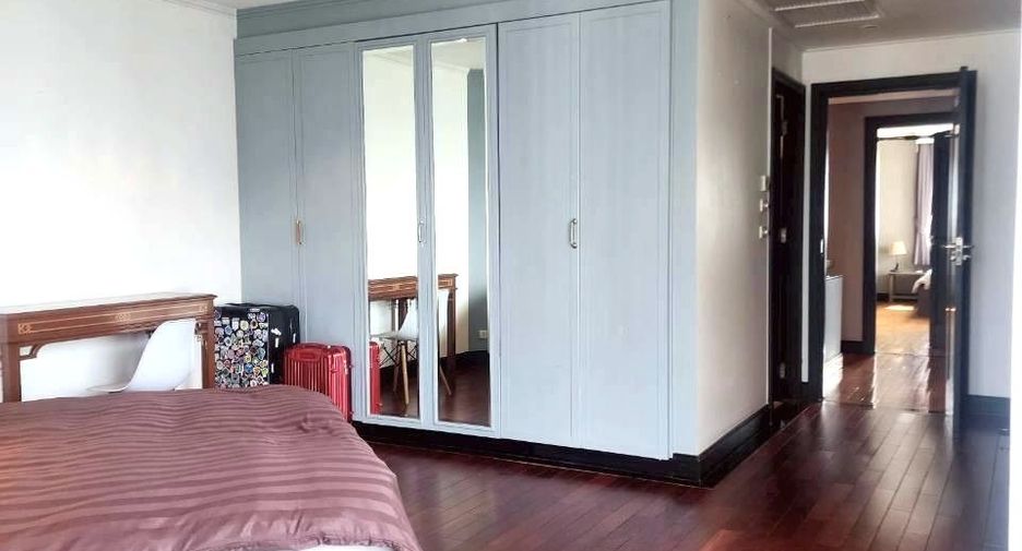 For rent 3 bedrooms condo in Sathon, Bangkok