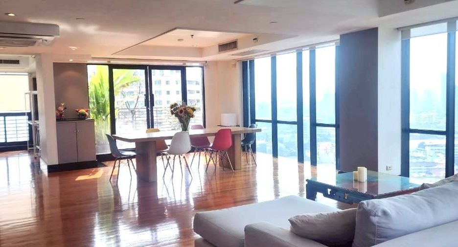For rent 3 bedrooms condo in Sathon, Bangkok