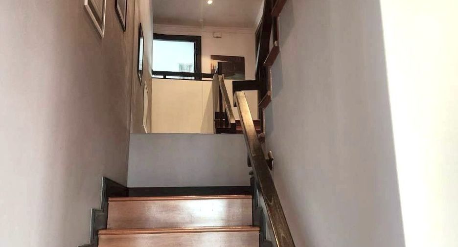For rent 3 bedrooms condo in Sathon, Bangkok