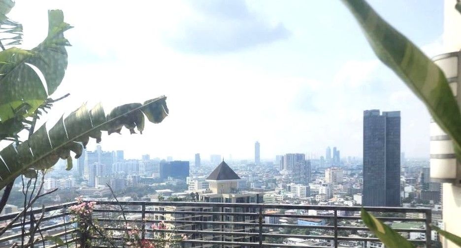 For rent 3 bedrooms condo in Sathon, Bangkok