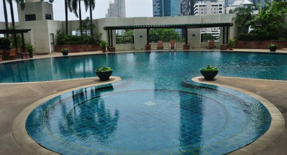 For rent 3 bedrooms condo in Sathon, Bangkok