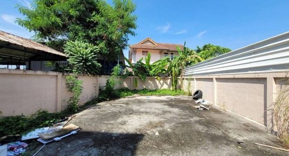 For sale 1 bed retail Space in Ban Bueng, Chonburi