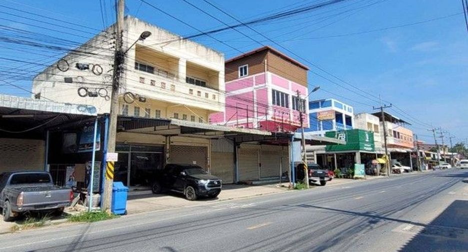 For sale 1 bed retail Space in Ban Bueng, Chonburi