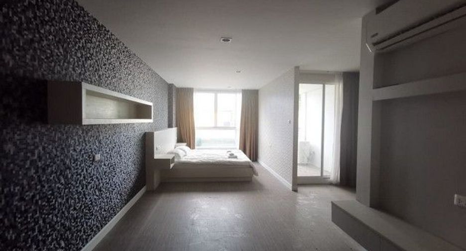 For sale 1 bed condo in Ban Bueng, Chonburi