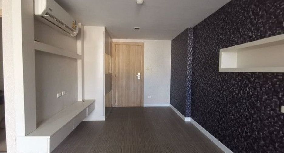 For sale 1 bed condo in Ban Bueng, Chonburi