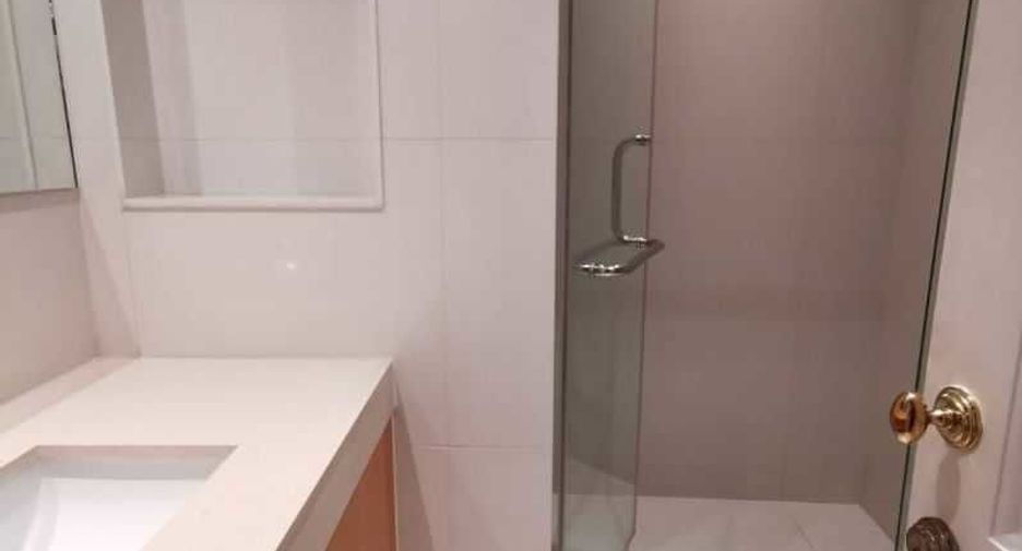 For rent 3 bedrooms condo in Pathum Wan, Bangkok