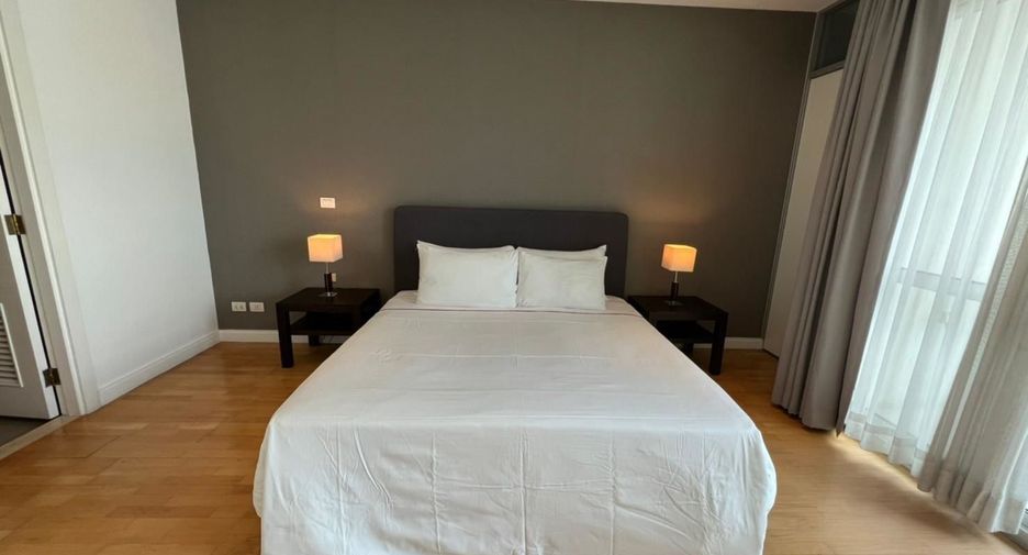 For rent 3 bedrooms condo in Pathum Wan, Bangkok
