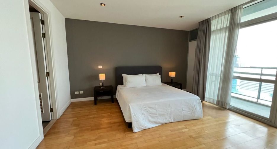 For rent 3 bedrooms condo in Pathum Wan, Bangkok