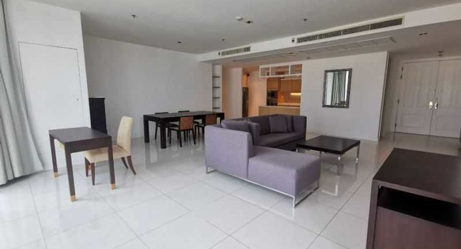 For rent 3 bedrooms condo in Pathum Wan, Bangkok