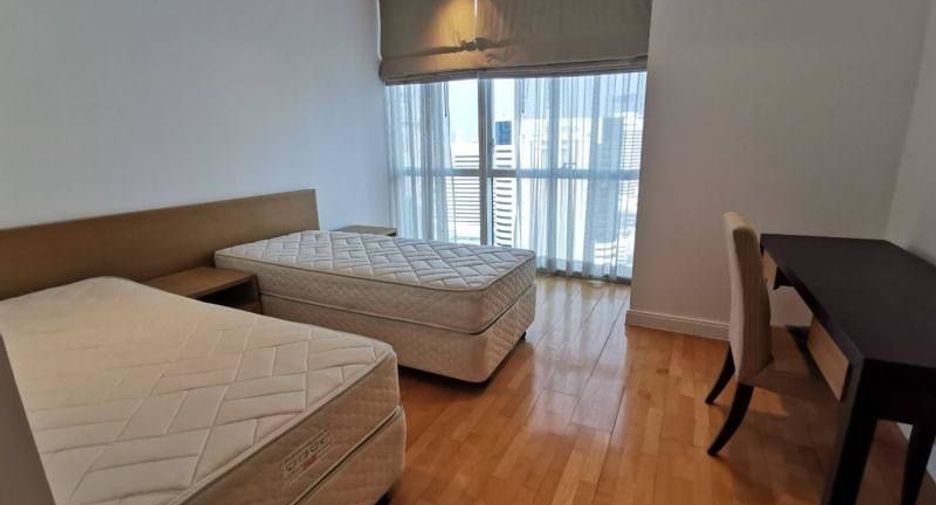 For rent 3 bedrooms condo in Pathum Wan, Bangkok