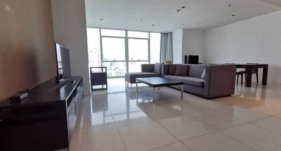 For rent 3 bedrooms condo in Pathum Wan, Bangkok