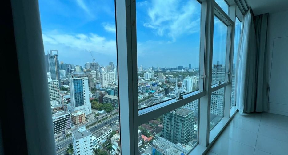 For rent 3 bedrooms condo in Pathum Wan, Bangkok