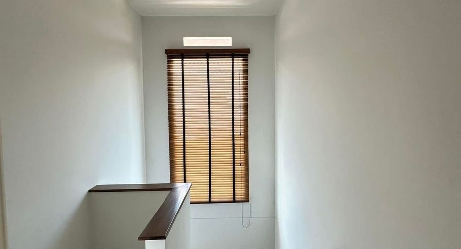 For rent 3 bedrooms house in San Kamphaeng, Chiang Mai