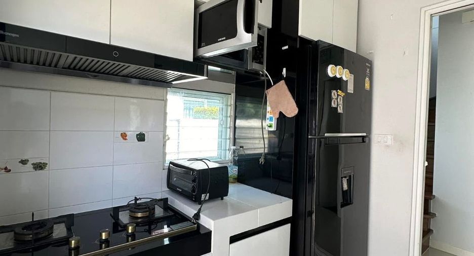 For rent 3 bedrooms house in San Kamphaeng, Chiang Mai
