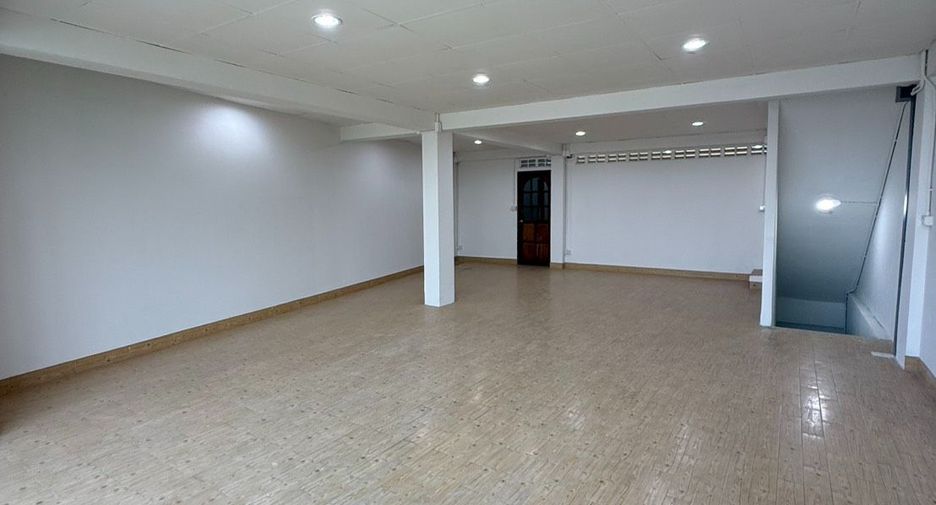 For rent 8 bedrooms office in Bang Na, Bangkok