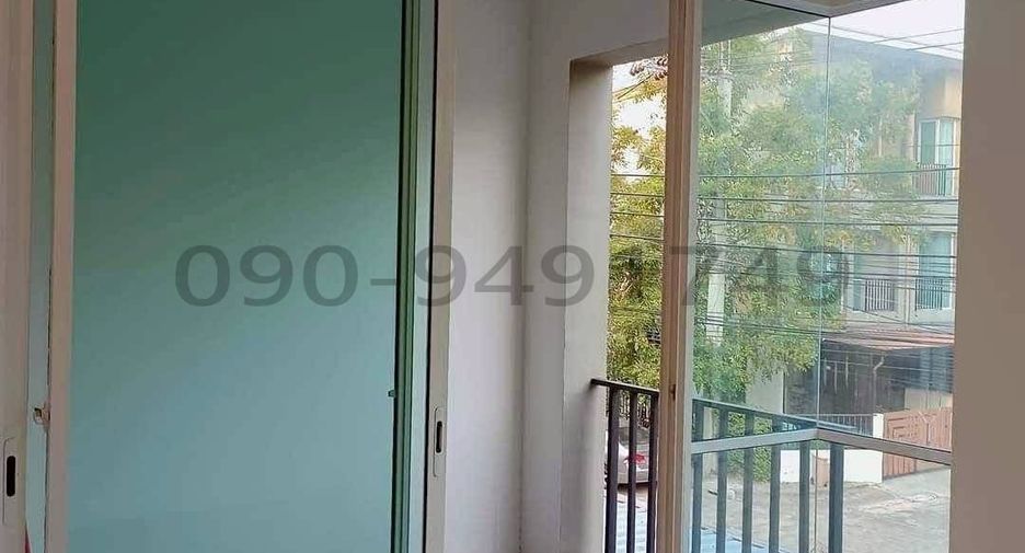 For rent 3 bedrooms townhouse in Min Buri, Bangkok
