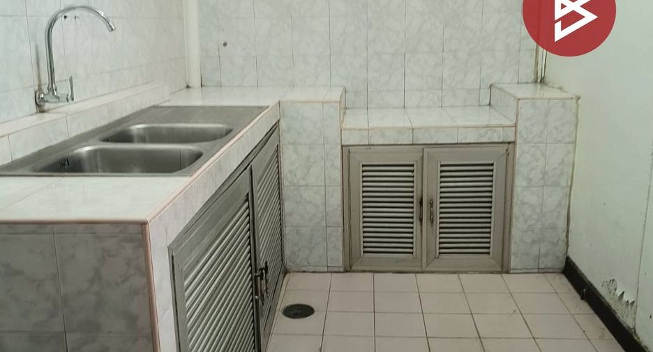 Продажа 4 спальни таунхаус в Сапхан Сунг, Бангкок