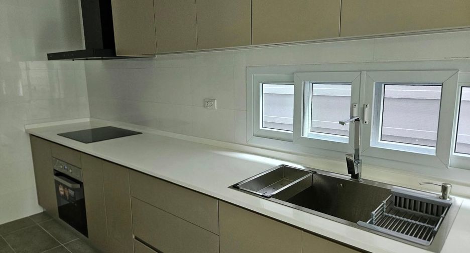 Reihenhaus zur Miete mit 3 Zimmer in Saphan Sung, Bangkok