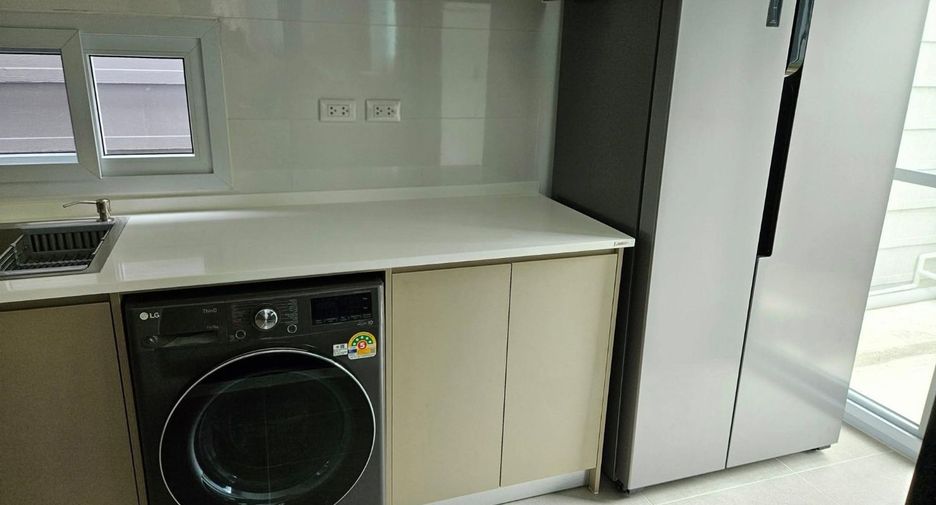 Reihenhaus zur Miete mit 3 Zimmer in Saphan Sung, Bangkok