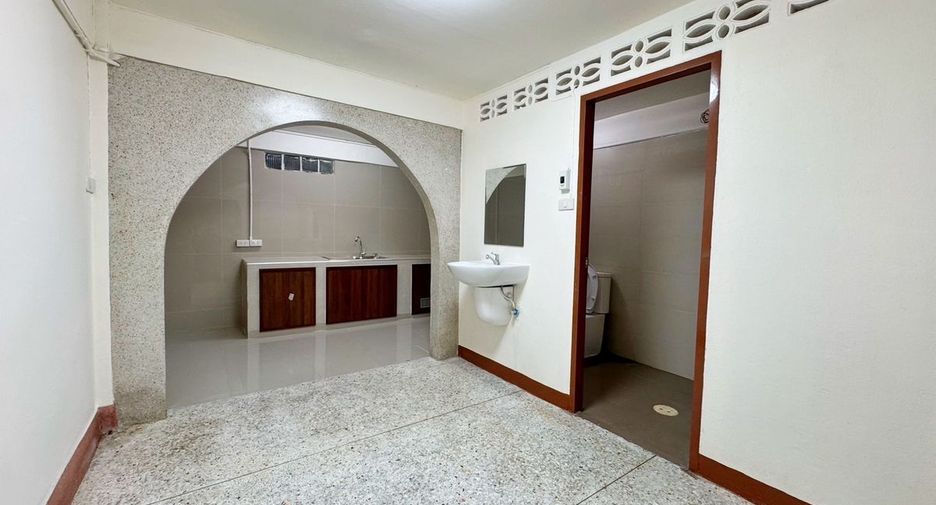 Local comercial en venta de 4 habitaciones en Thon Buri, Bangkok