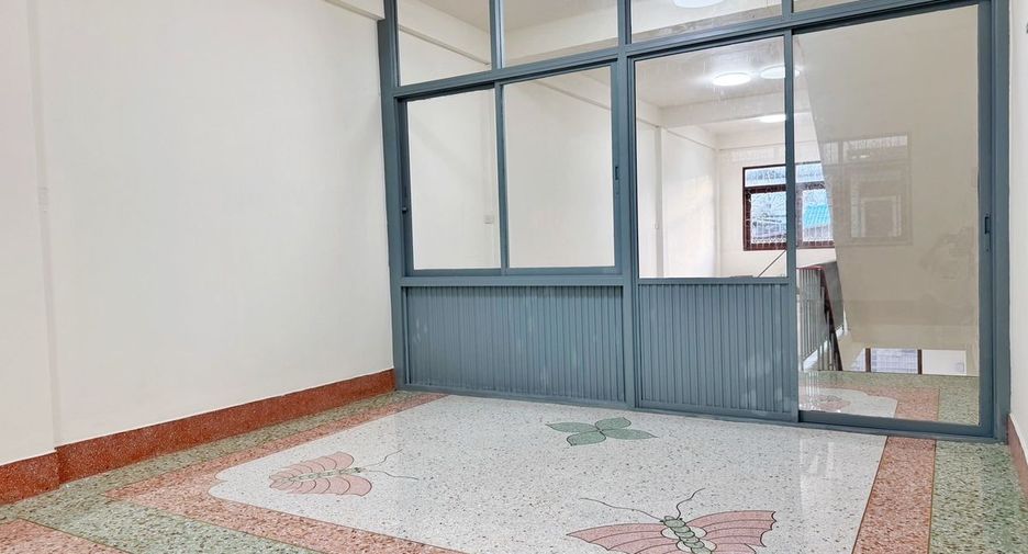 Local comercial en venta de 4 habitaciones en Thon Buri, Bangkok