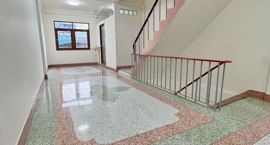 Local comercial en venta de 4 habitaciones en Thon Buri, Bangkok