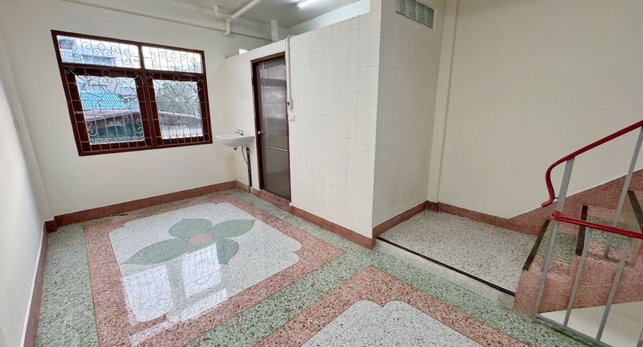 Local comercial en venta de 4 habitaciones en Thon Buri, Bangkok