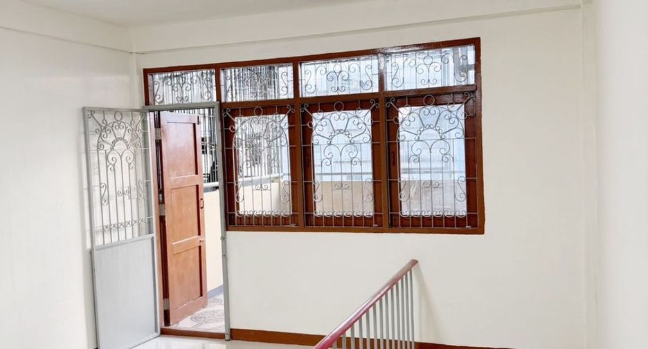 Local comercial en venta de 4 habitaciones en Thon Buri, Bangkok