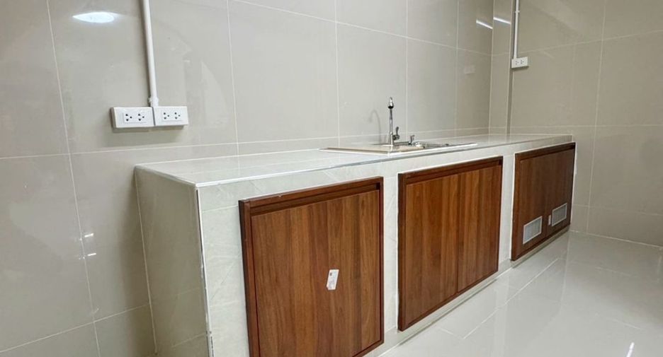Local comercial en venta de 4 habitaciones en Thon Buri, Bangkok