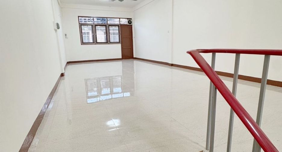 Local comercial en venta de 4 habitaciones en Thon Buri, Bangkok