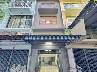 For sale 4 bedrooms retail Space in Thon Buri, Bangkok
