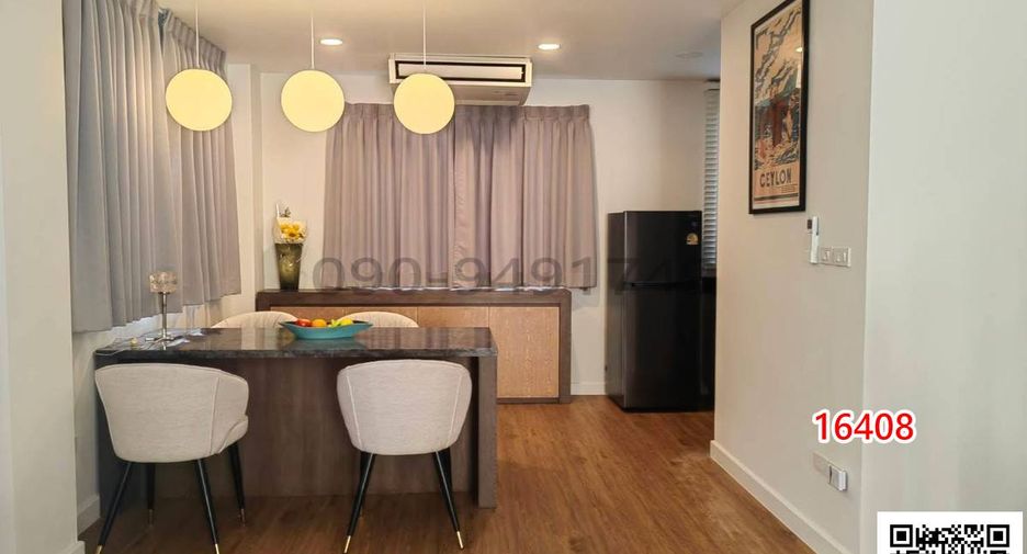 For rent 4 bedrooms townhouse in Bang Na, Bangkok