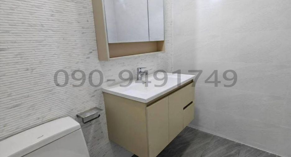 For rent 4 bedrooms townhouse in Bang Na, Bangkok