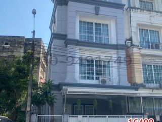 For rent 4 bedrooms townhouse in Bang Na, Bangkok