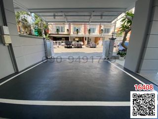 For rent 4 bedrooms townhouse in Bang Na, Bangkok