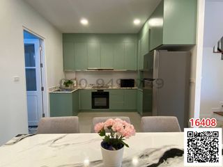 For rent 4 bedrooms townhouse in Bang Na, Bangkok