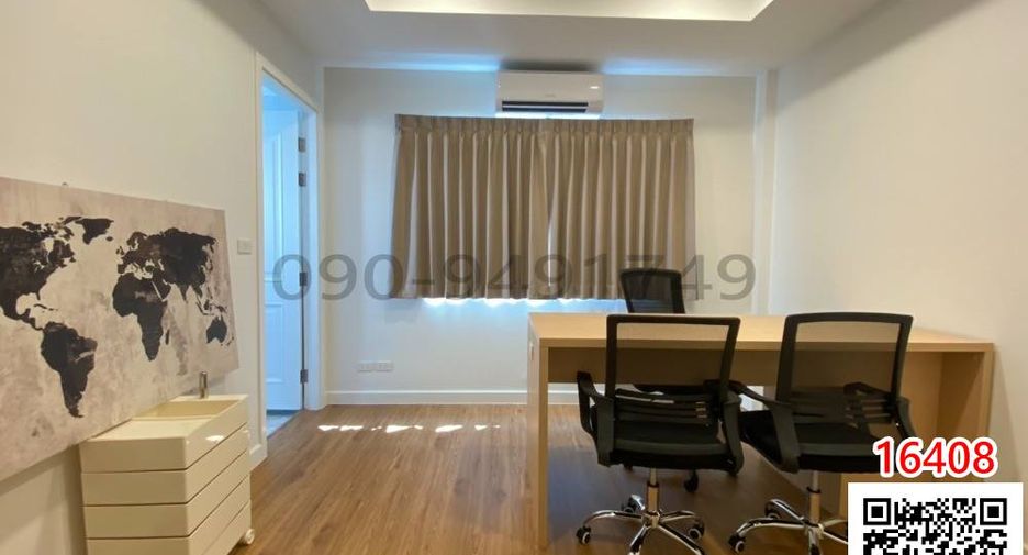 For rent 4 bedrooms townhouse in Bang Na, Bangkok