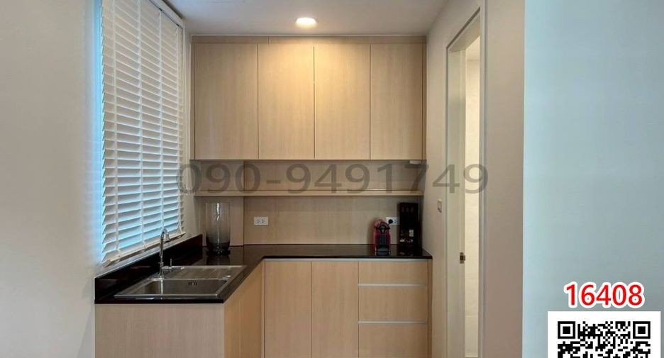 For rent 4 bedrooms townhouse in Bang Na, Bangkok