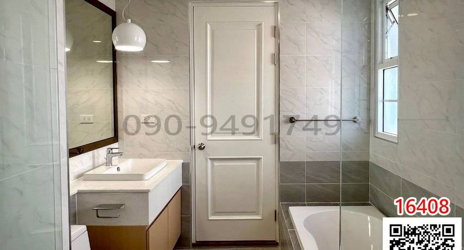 For rent 4 bedrooms townhouse in Bang Na, Bangkok