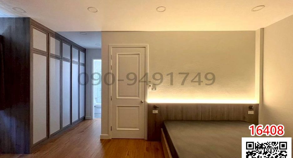 For rent 4 bedrooms townhouse in Bang Na, Bangkok
