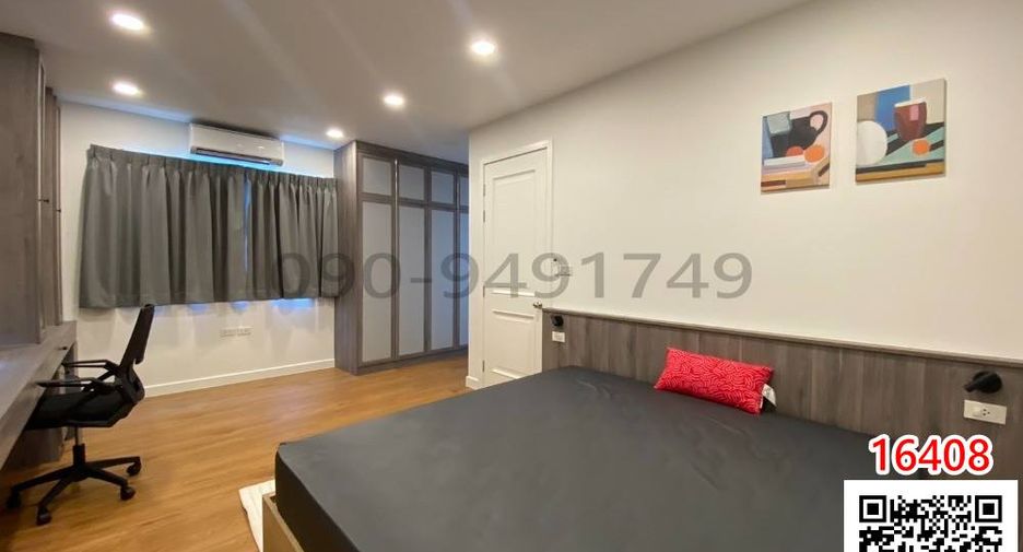 For rent 4 bedrooms townhouse in Bang Na, Bangkok