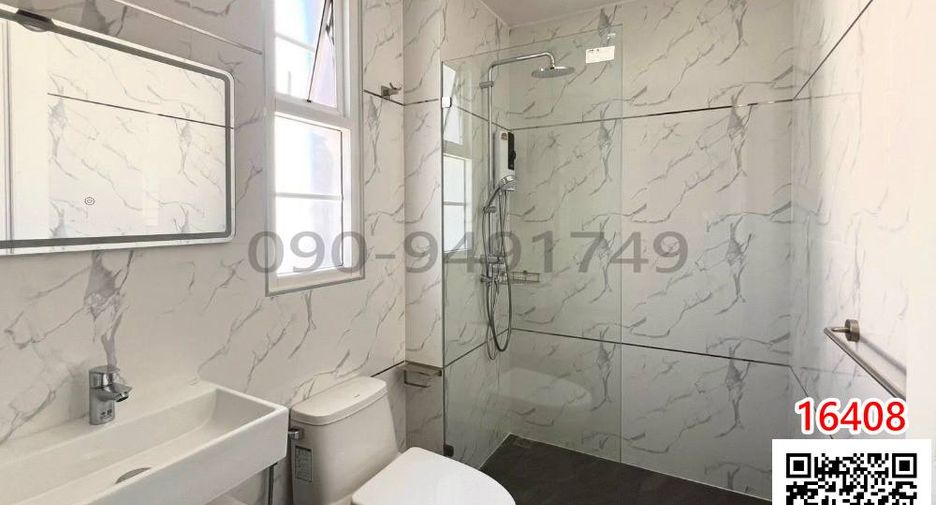 For rent 4 bedrooms townhouse in Bang Na, Bangkok
